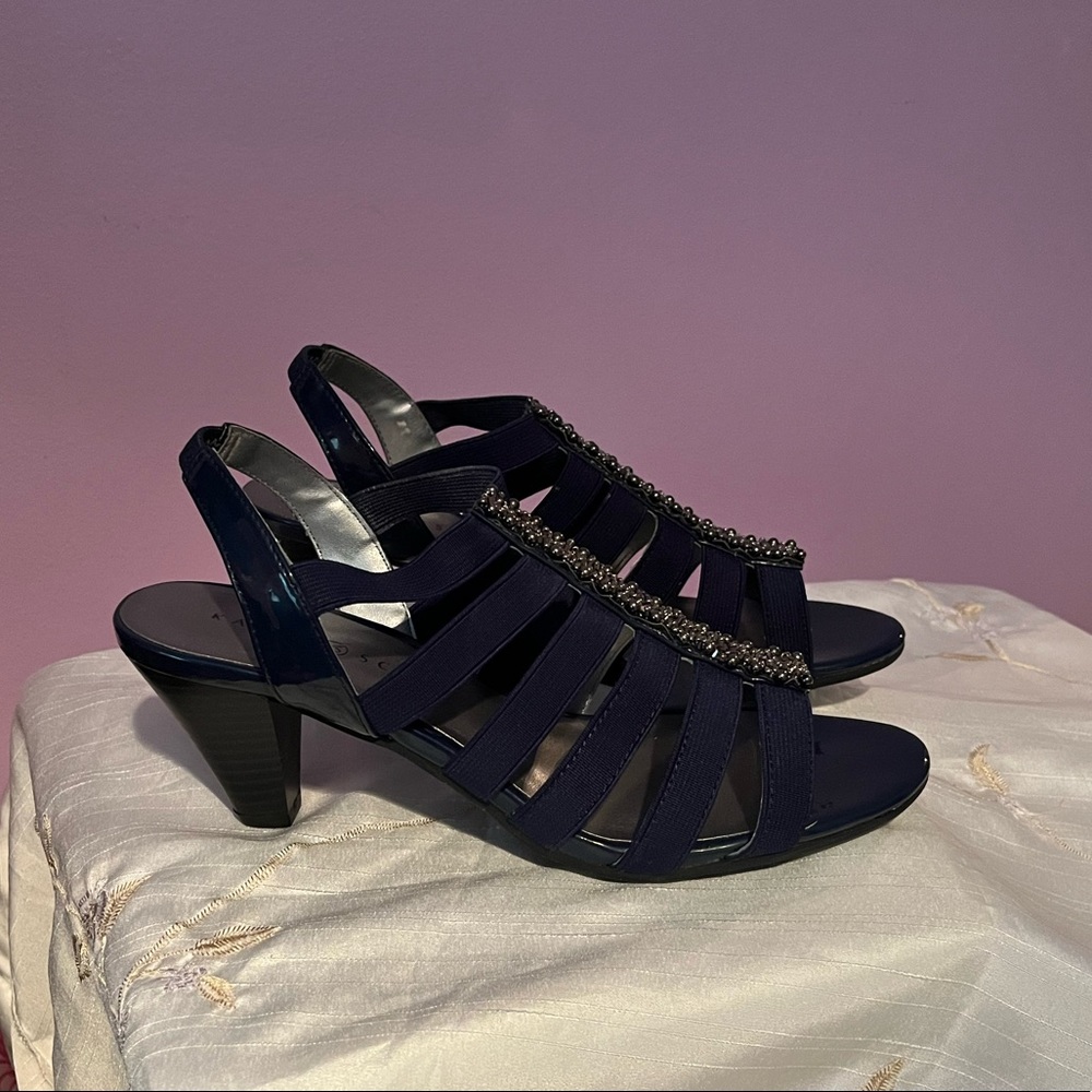 Karen Scott Navy dress sandals. Size 7 1/2M. - Picture 2 of 5